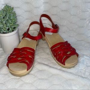 Sandgrens braided red clog sandal